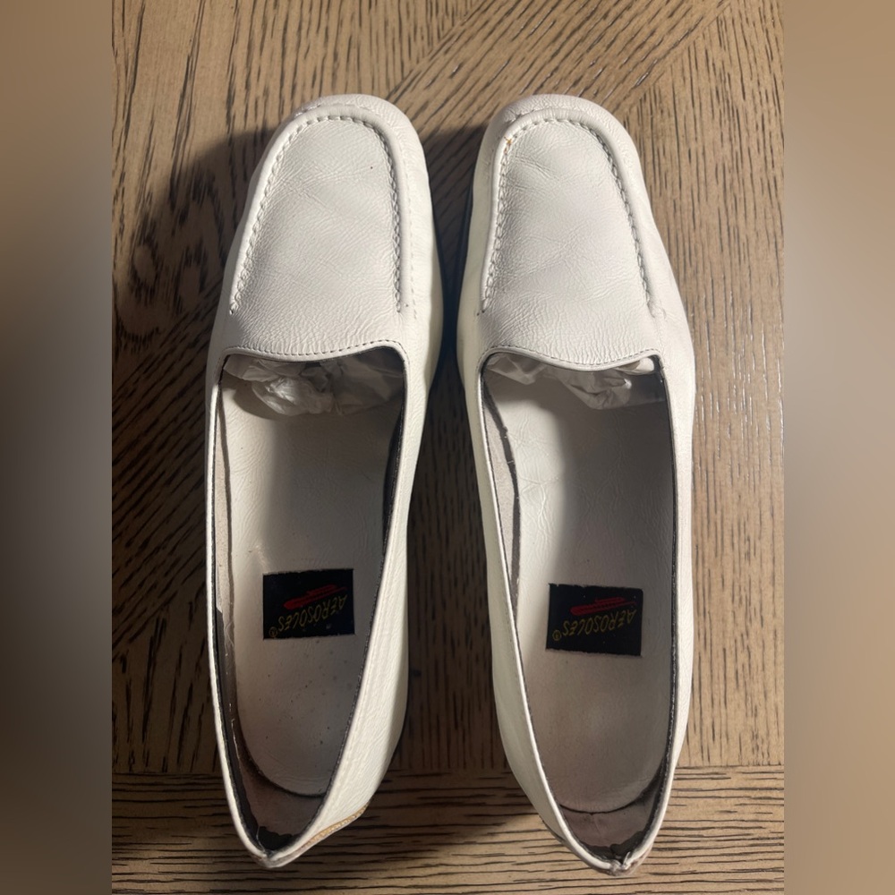 CLEARANCE - ANY 2 PAIRS OF SHOES $35 Aerosole White Leather Flats Size 7